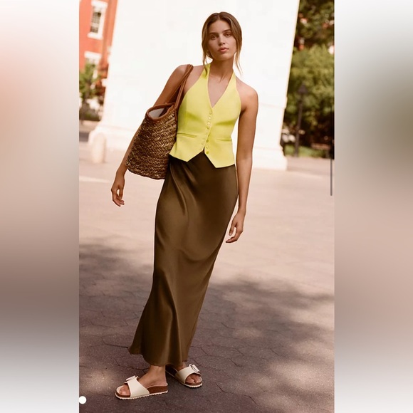 BIRKENSTOCK
Madrid Big Buckle
Natural Leather Patent
Yellow/High Shine Butter - Picture 4 of 17